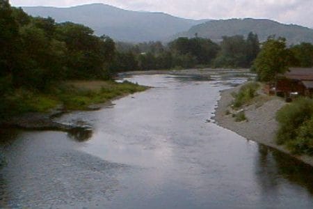 Salmón y Whisky en el río Spey Salmón y Whisky en el río Spey