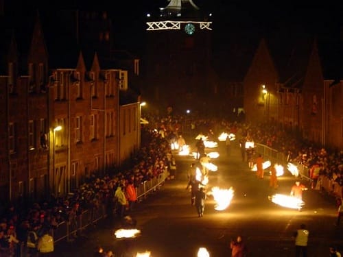 Festival Bolas de Fuego, Año Nuevo en Escocia