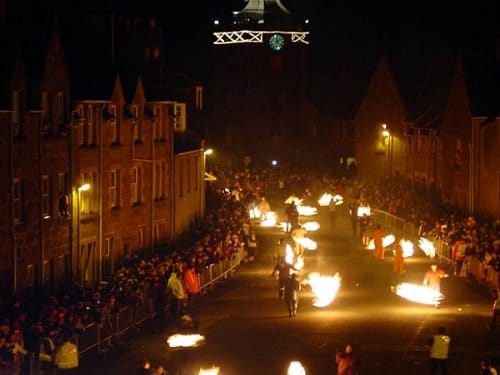 Festival Bolas de Fuego, Año Nuevo en Escocia Festival Bolas de Fuego, Año Nuevo en Escocia