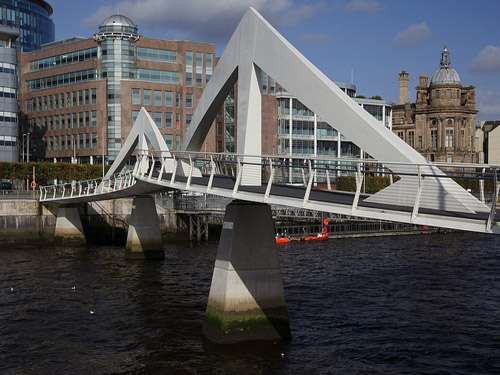 El puente Tradeston en Glasgow El puente Tradeston en Glasgow